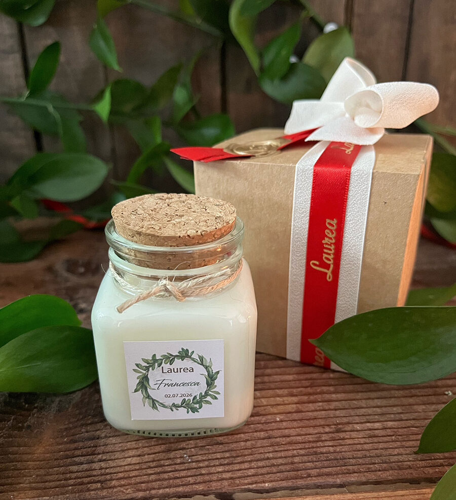 Candela Laurea Shabby – Bomboniera profumata in cera di soia - immagine 2