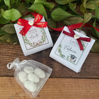 Confettata Laurea “Yummy” – Sacchetto in organza con 5 confetti mandorla